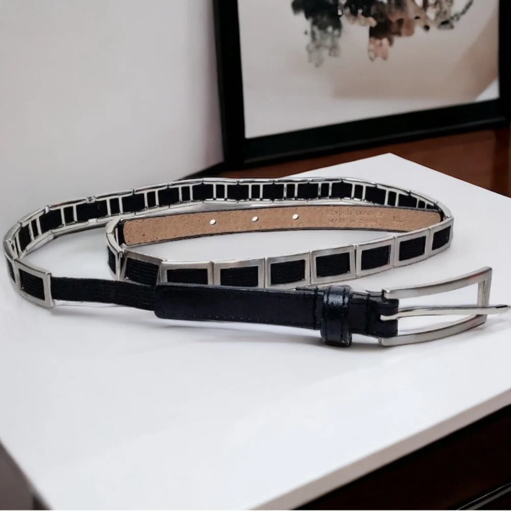 Apostrophe Women’s Silver Tone Leather Edge Stretchy Link Belt ML